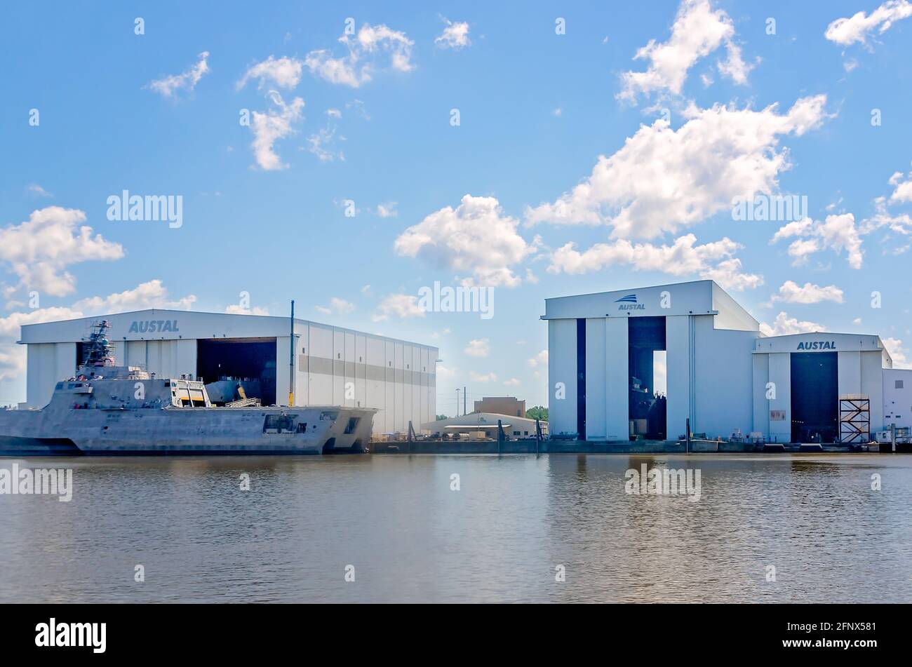 USS Canberra (LCS 30), a littoral combat ship, is docked at Austal USA’s ship manufacturing facility on the Mobile River, May 14, 2021, in Mobile, Ala. Stock Photo