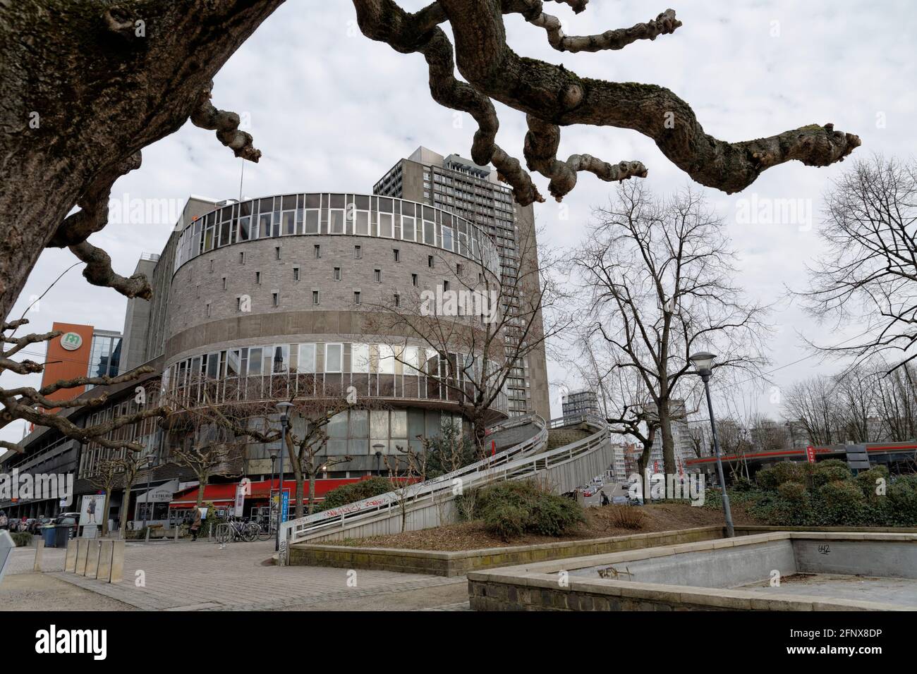Place des Carmes, La Bibliothèque Chiroux Liège, Belgique Stock Photo -  Alamy