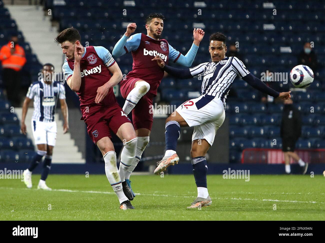 West Ham United's Declan Rice (left) and West Bromwich Albion's Matheus Pereira battle for the ball during the Premier League match at The Hawthorns, West Bromwich. Picture date: Wednesday May 19, 2021. Stock Photo