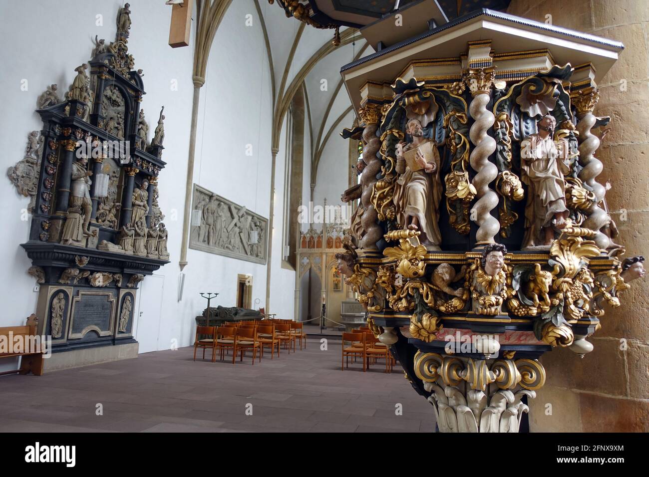 evangelische Neustädter Marienkirche aus dem 15. Jahrhundert - barocke Kanzel aus dem 17. Jahrhundert, Bielefeld, Nordrhein-Westfalen, Deutschland Stock Photo