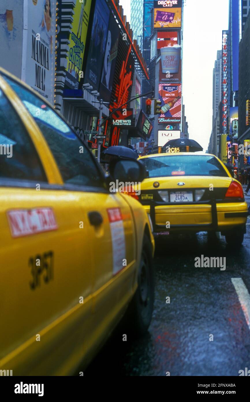 2000 HISTORICAL YELLOW TAXI CABS TIME SQUARE MANHATTAN NEW YORK
