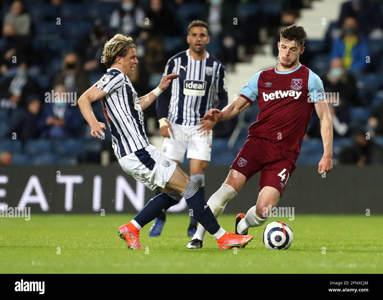 West Bromwich Albion's Conor Gallagher (left) and West Ham United's Declan Rice battle for the ball during the Premier League match at The Hawthorns, West Bromwich. Picture date: Wednesday May 19, 2021. Stock Photo