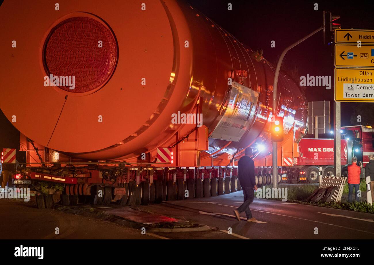 19 May 21 North Rhine Westphalia Dulmen A Heavy Transporter Loaded With A So Called Autoclave A Huge Pressure Vessel Turns The First Corner Shortly After Take Off The Transport Leads To A Canal Port