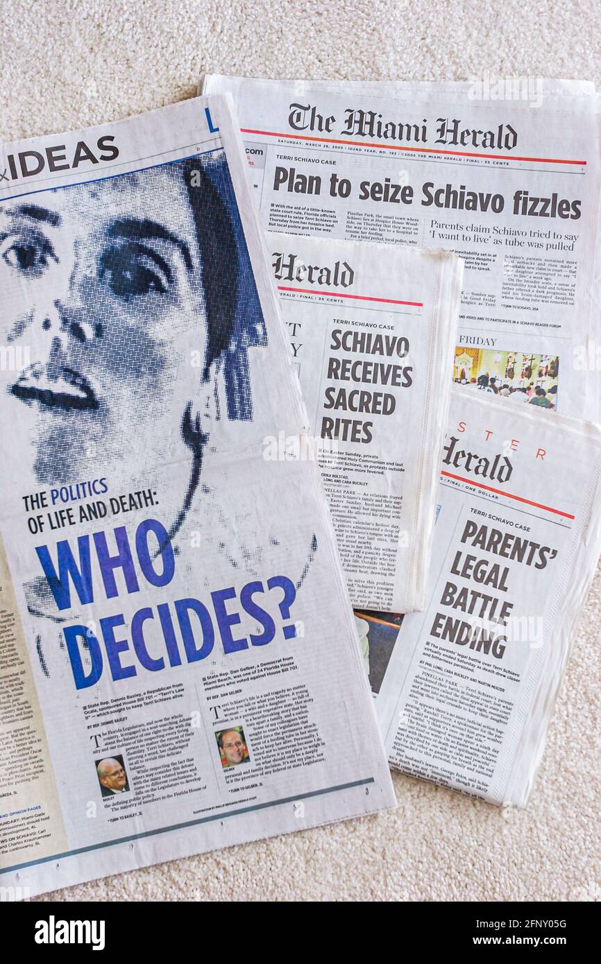 Miami Florida,Herald newspaper headlines clippings,Terri Schiavo life support parents parental spouse spousal husband's rights,legal court battle prec Stock Photo
