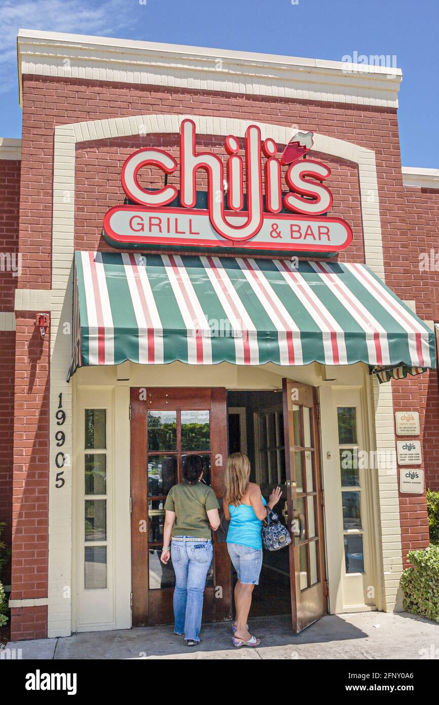 Chilis restaurant hi-res stock photography and images - Alamy