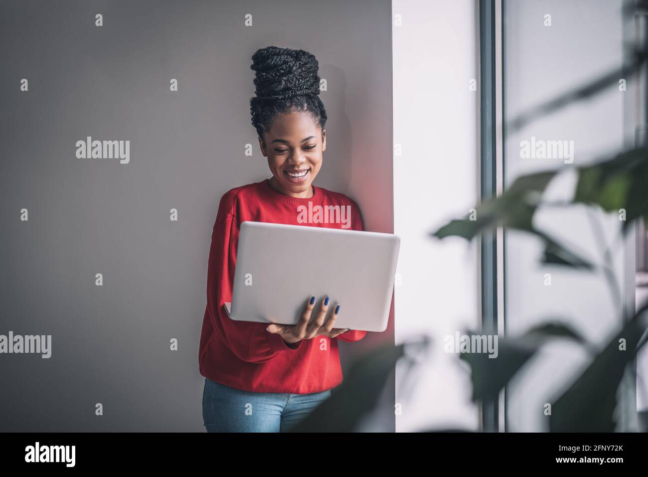 Positive black woman working hi-res stock photography and images - Alamy