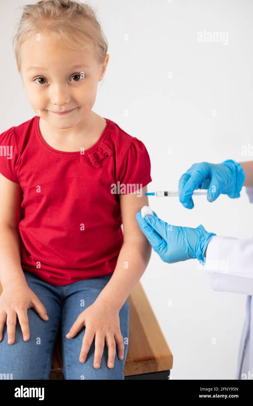 Child Receiving Injection The doctor gives the child an injection of the vaccine Stock Photo - Alamy