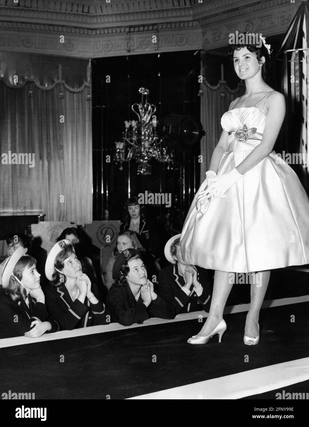 fashion, 1950s, ladies' fashion, fashion shows, acetate party dress, presentation at Dorchester Hotel, ADDITIONAL-RIGHTS-CLEARANCE-INFO-NOT-AVAILABLE Stock Photo