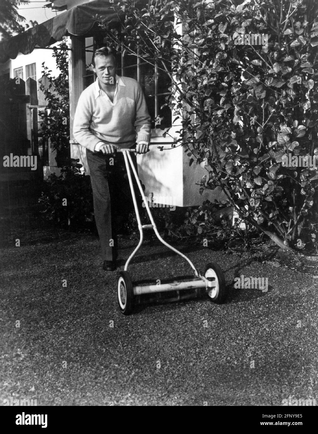Mowing grass 1950s hi res stock photography and images Alamy