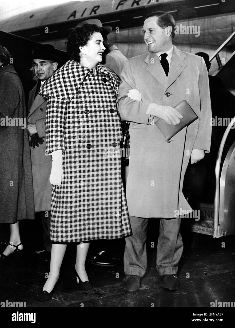 Hutton, Barbara, 14.11.1912 - 11.5.1979, Woolworth heiress, full length, ADDITIONAL-RIGHTS-CLEARANCE-INFO-NOT-AVAILABLE Stock Photo
