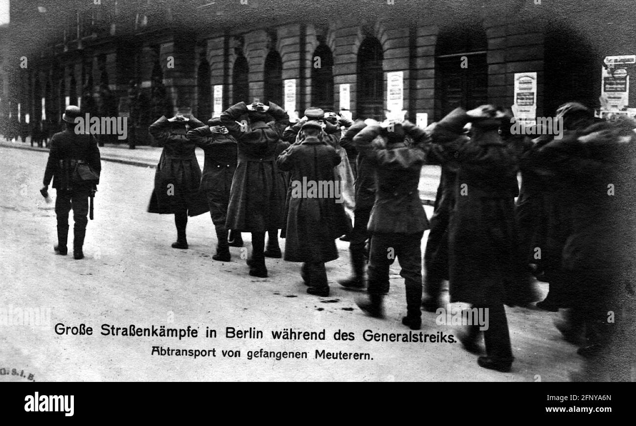 revolution 1918/1919, Berlin, decampment of captured revolutionists, picture postcard, 1918, 1910s, ADDITIONAL-RIGHTS-CLEARANCE-INFO-NOT-AVAILABLE Stock Photo