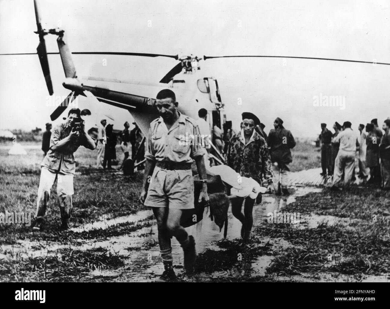 events, Indochina War 1946 - 1954, evacuation of the wundews from Dien Bien Phu, 20.5.1954, clearance, ADDITIONAL-RIGHTS-CLEARANCE-INFO-NOT-AVAILABLE Stock Photo
