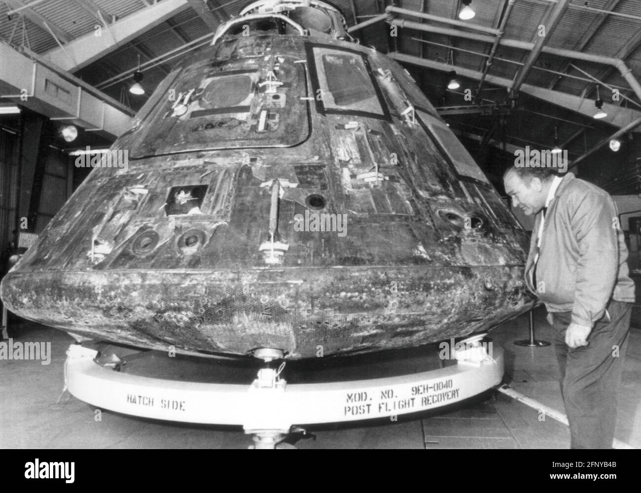astronautics, Apollo 13, landing module, watched by Jim Michaels, 1970, 1970s, 70s, 20th century, ADDITIONAL-RIGHTS-CLEARANCE-INFO-NOT-AVAILABLE Stock Photo
