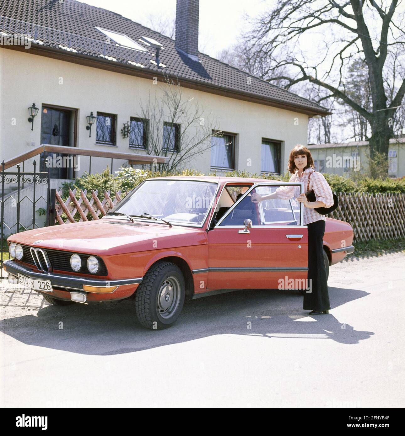 Schuermann, Petra, 15.9.1935 - 13.1.2010, German actress, TV presenter, full length, ADDITIONAL-RIGHTS-CLEARANCE-INFO-NOT-AVAILABLE Stock Photo