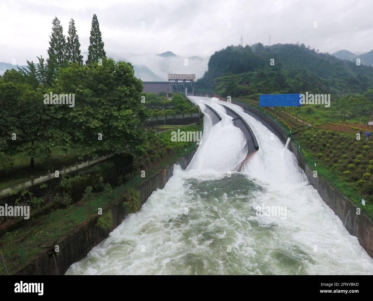 Jinhua, China. 19th May, 2021. The Yuankou reservoir discharges the flood in Jinhua, Zhejiang, China on 19th May, 2021.(Photo by TPG/cnsphotos) Credit: TopPhoto/Alamy Live News Stock Photo