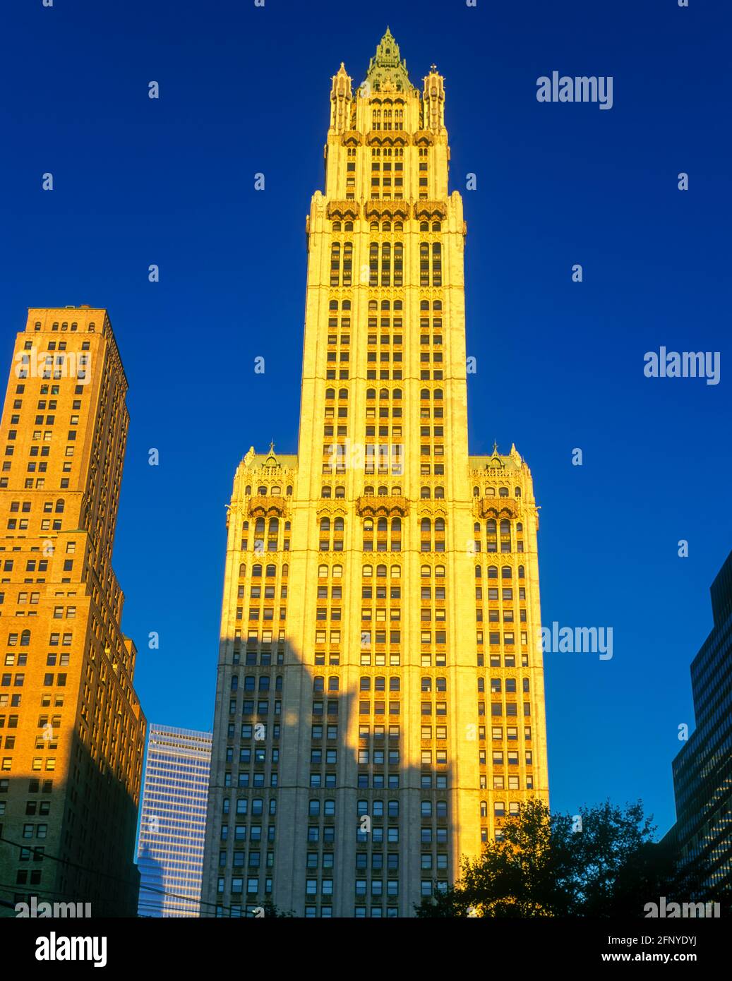 2005 HISTORICAL WOOLWORTH BUILDING (©CASS GILBERT 1913) BROADWAY ...