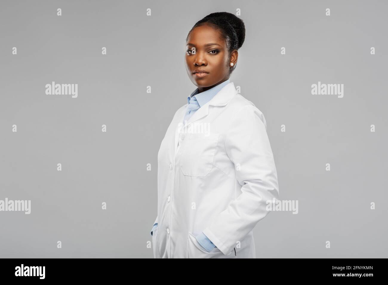 African american female doctor hi-res stock photography and images - Alamy