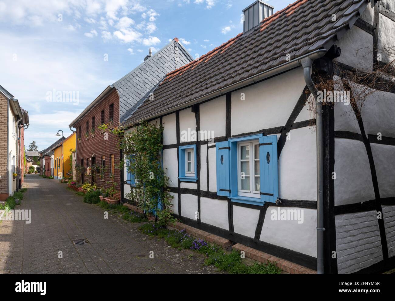 Erftstadt, Ortsteil Lechenich, alte Häuser am Schloßwall Stock Photo