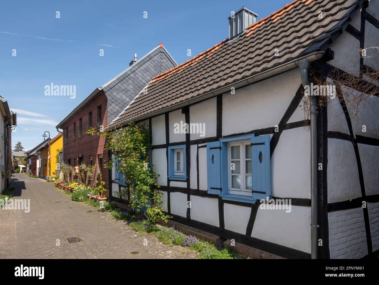 Erftstadt, Ortsteil Lechenich, alte Häuser am Schloßwall Stock Photo