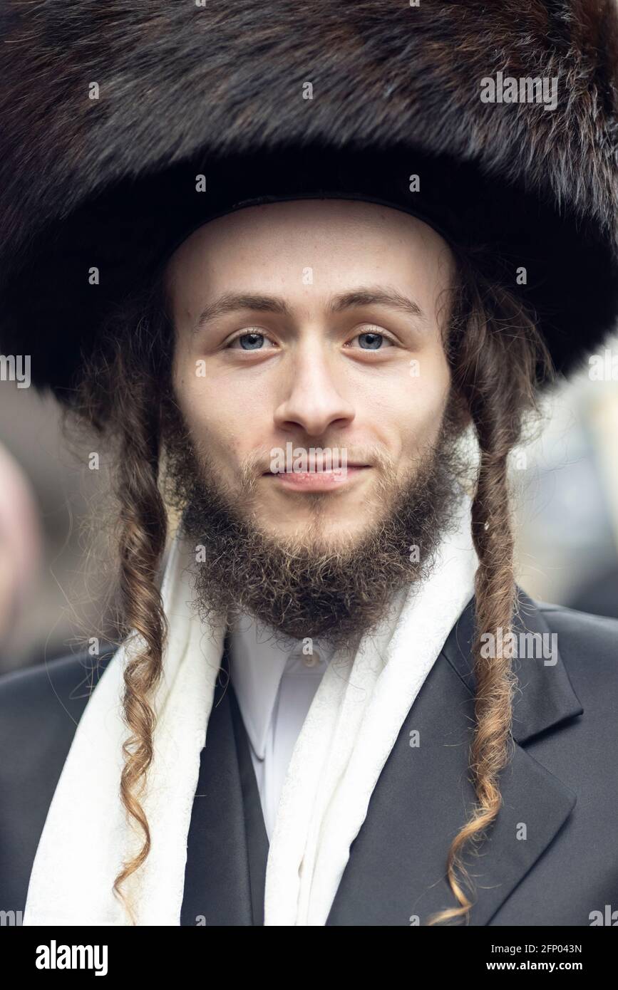Portrait of orthodox Haredi Jew standing in solidarity with 'Free Palestine' protest, London, 15 May 2021 Stock Photo