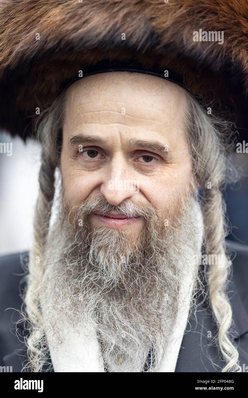 Portrait of orthodox Haredi Jew standing in solidarity with 'Free Palestine' protest, London, 15 May 2021 Stock Photo