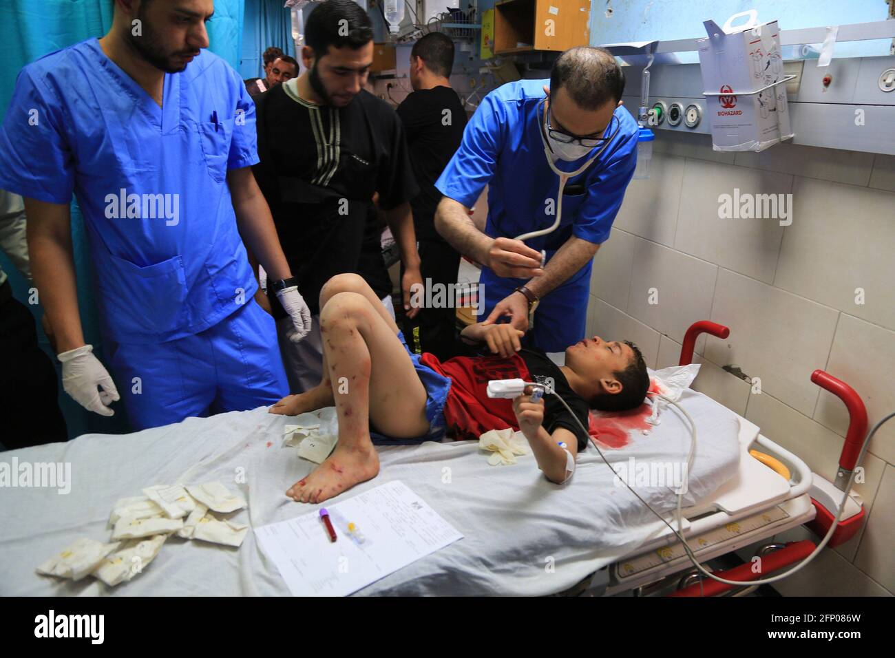 Gaza City, Palestine, Palestine. 20th May, 2021. Palestinians injured ...