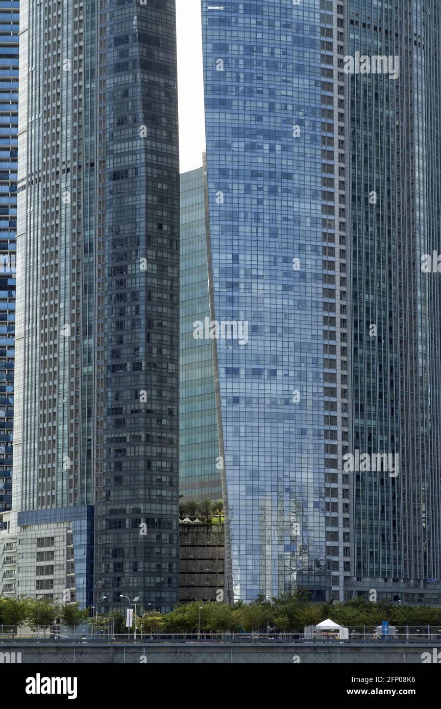 Singapore, Singapur, Asia, Asien; Fragment of the skyscraper. Fragment des Wolkenkratzers. Fragmento del rascacielos. Fragment wieżowca. 摩天大樓的片段。Zoom Stock Photo