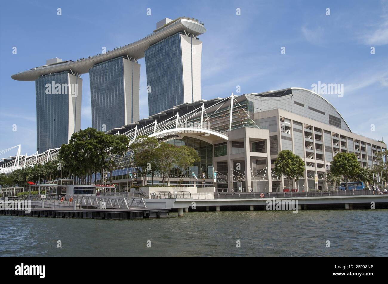 Singapore, Singapur, Asia, Asien; Luxury Marina Bay Sands Hotel and Casino; Luxuriöses Hotel und Casino; 濱海灣金沙酒店 Luksusowy hotel i kasyno Stock Photo
