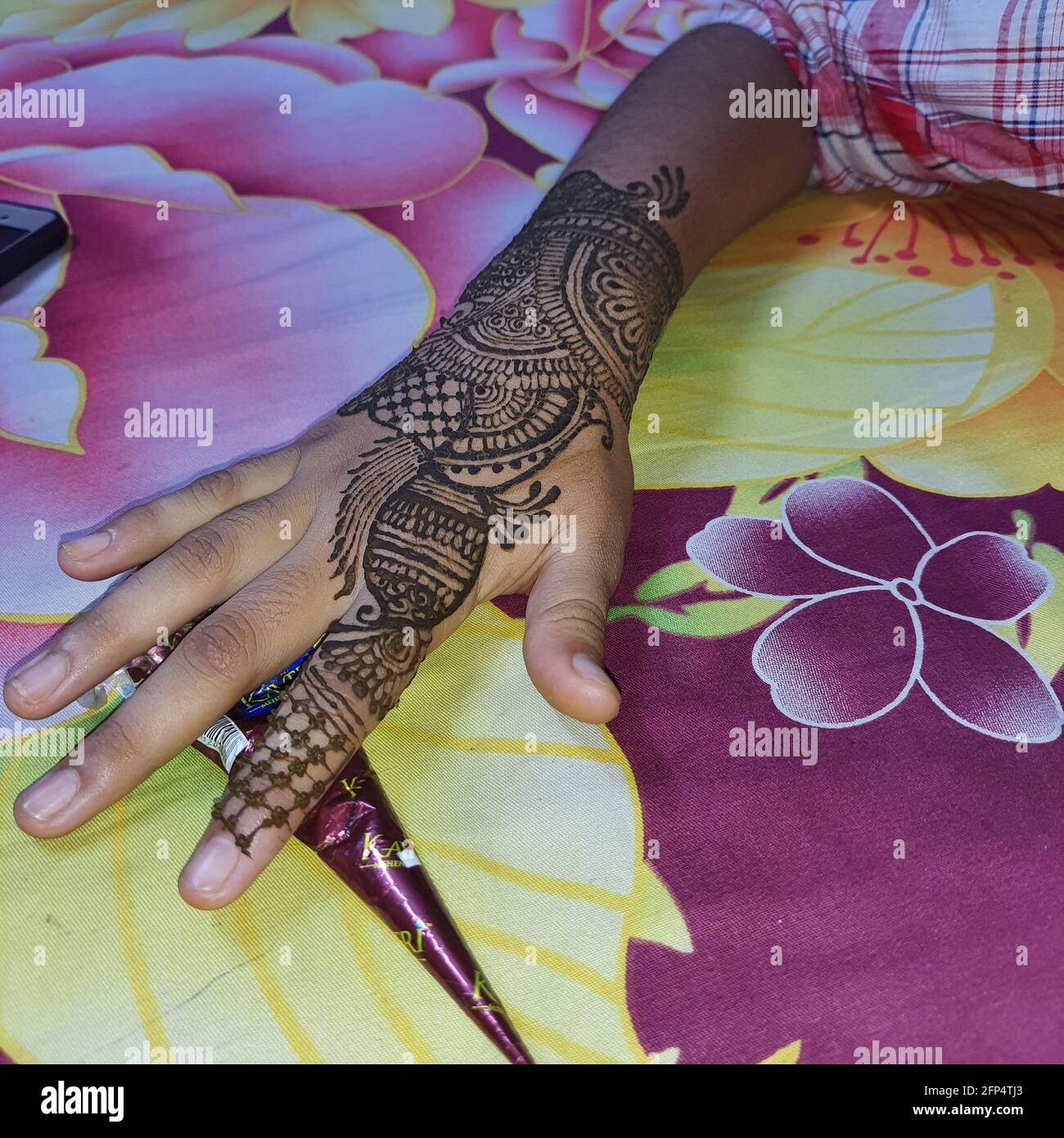 Mehndi design hi-res stock photography and images - Page 3 - Alamy