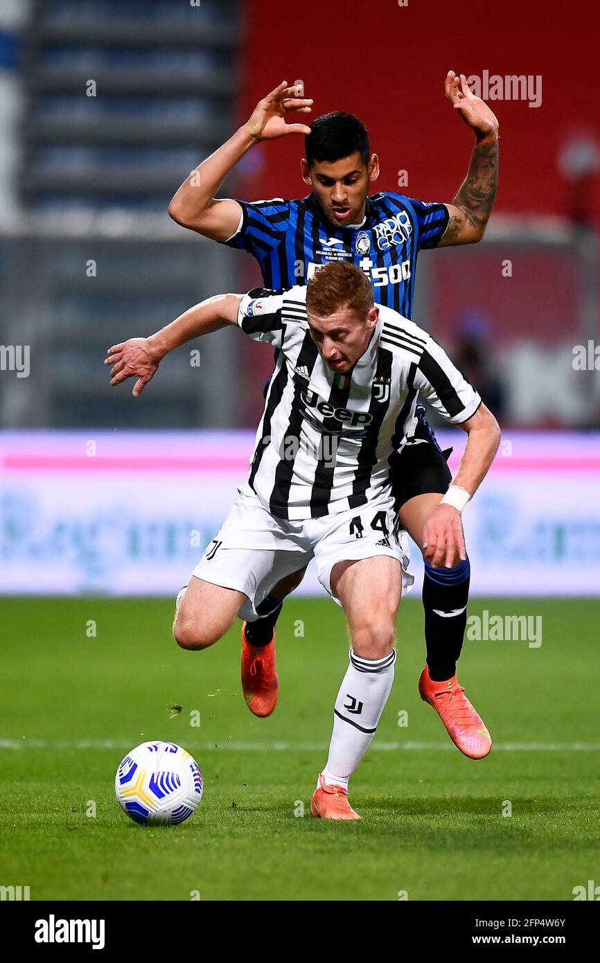 Reggio Emilia, Italy. 19 May 2021. Dejan Kulusevski (L) of Juventus FC is challenged by Cristian Romero of Atalanta BC during the TIMVISION Cup final football match between Atalanta BC and Juventus FC. Credit: Nicolò Campo/Alamy Live News Stock Photo