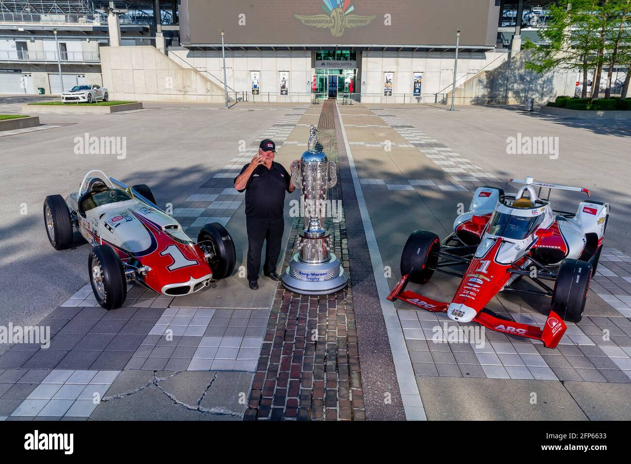 May 20, 2021, Indianapolis, Indiana, USA: 4 Time Indy500 winner, AJ Foyt, Jr poses with his 1961 winning car with the Borg Warner Trophy and his ABC Supply entry driven by JR Hildebrand. (Credit Image: © Brian Spurlock Grindstone Media/ASP via ZUMA Wire) Stock Photo