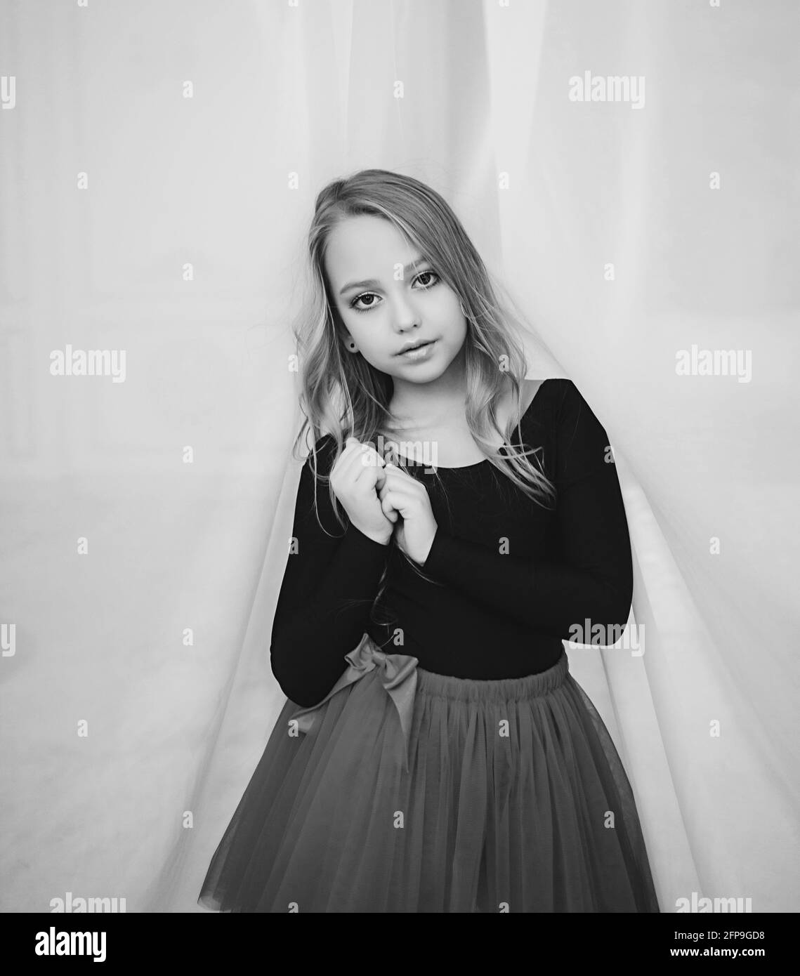 black and white portrait of young girl Stock Photo - Alamy