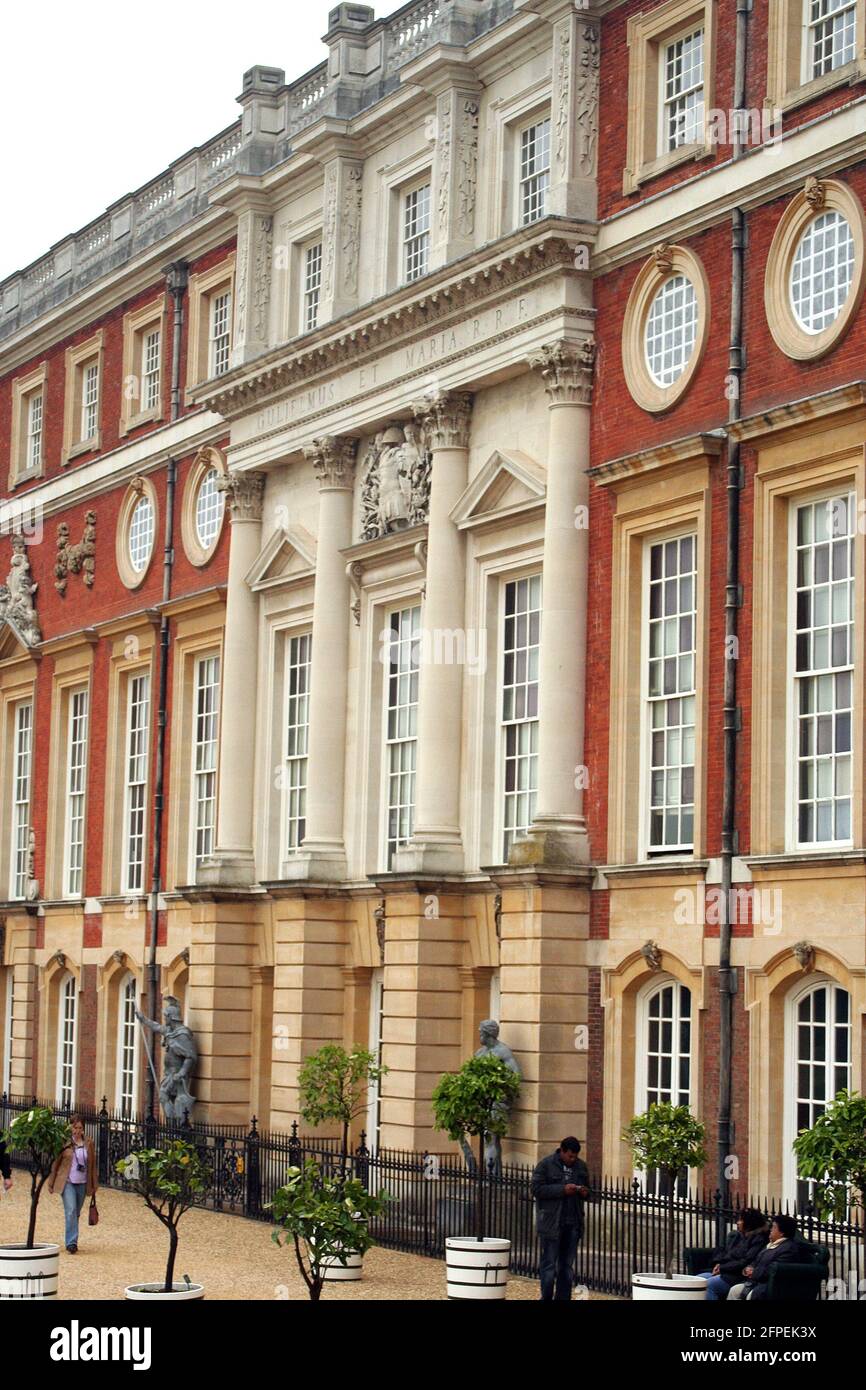 Christopher Wren's south front of Hampton Court built for William and