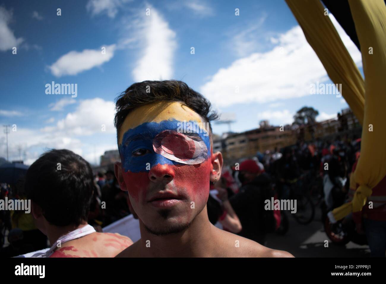 Bogota, Cundinamarca, Colombia. 19th May, 2021. People make a peformance against the police abuse while the demonstrations increase in Bogota on May 20, 2021 in the context of a national strike in Colombia against the tax reform and the government of Ivan Duque. Credit: Daniel Romero/LongVisual/ZUMA Wire/Alamy Live News Stock Photo