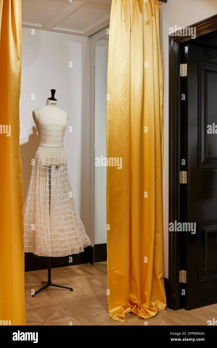 Fitting room. Maison Rabih Kayrouz Boutique, London, United Kingdom. Architect: n/a, 2020. Stock Photo