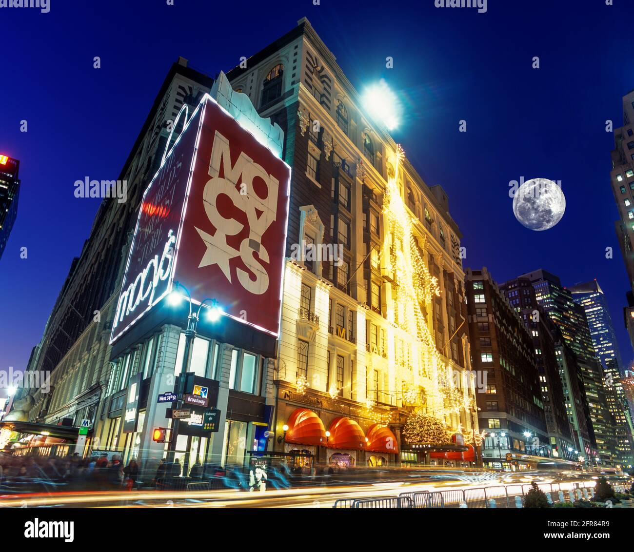 Macys times square hi-res stock photography and images - Alamy