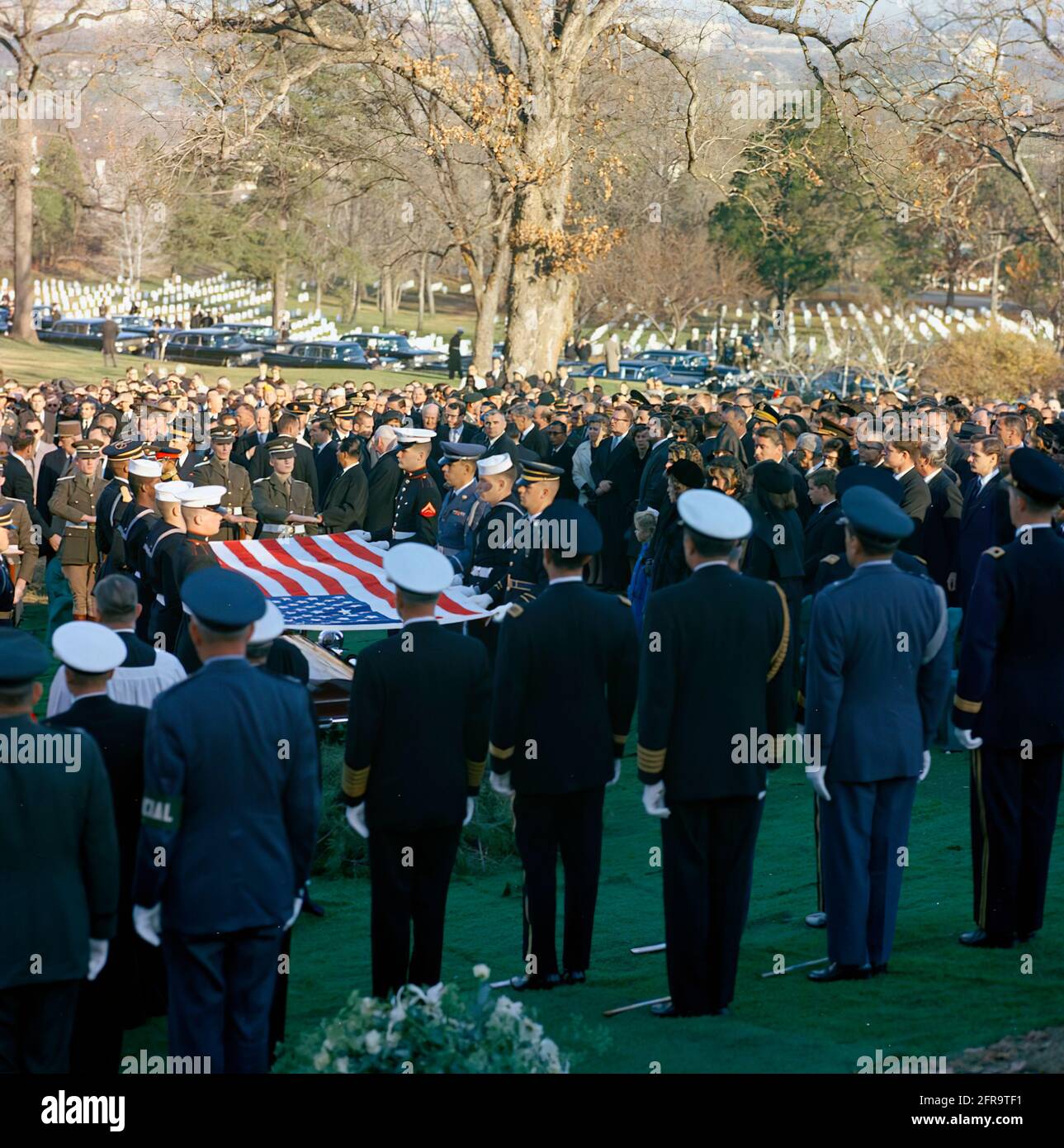 ST-C422-21-63                      25 November 1963  State Funeral of President Kennedy: Requiem Mass at St. Matthew's Cathedral and burial at Arlington National Cemetery.  Please credit 'Cecil Stoughton. White House Photographs. John F. Kennedy Presidential Library and Museum, Boston' Stock Photo