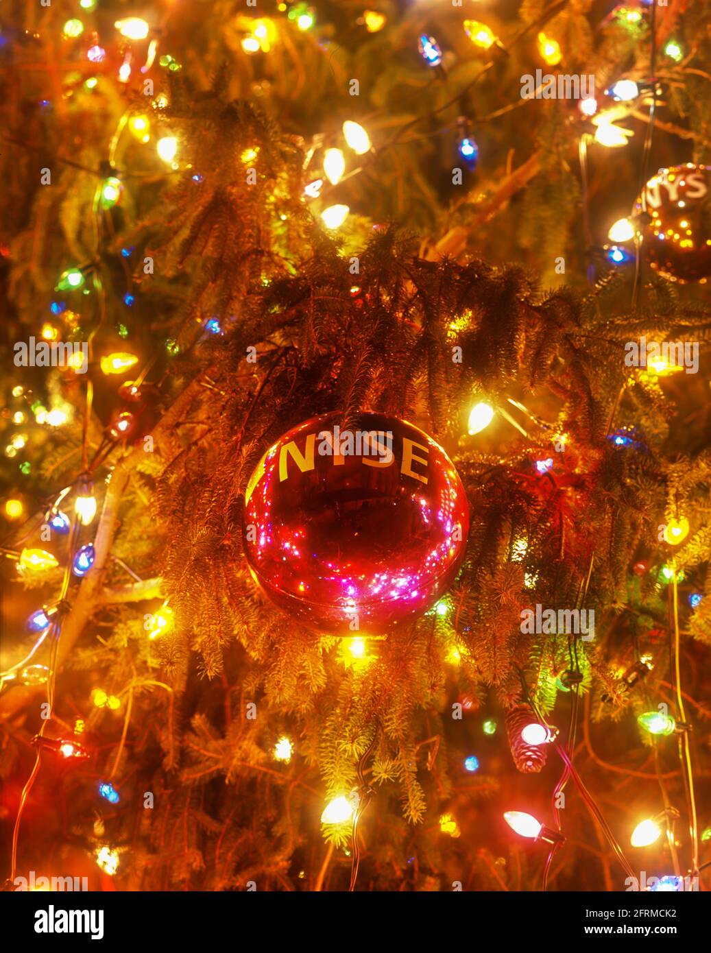 2005 HISTORICAL NYSE BAUBLE CHRISTMAS TREE LIGHTS WALL STREET STOCK EXCHANGE DOWNTOWN MANHATTAN NEW YORK CITY USA Stock Photo