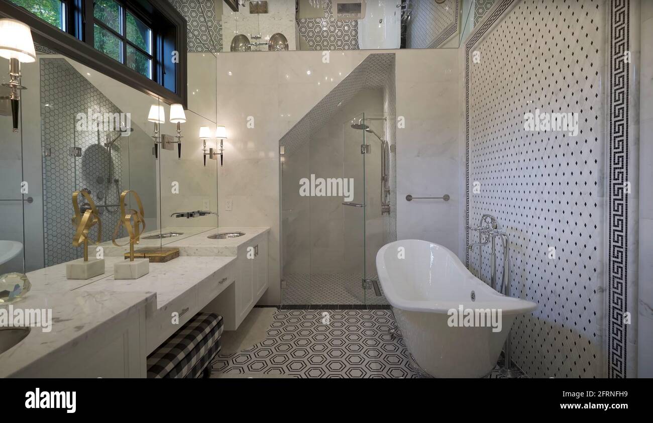 Penthouse bath hi-res stock photography and images - Alamy - Functional Penthouse Bathroom Layout