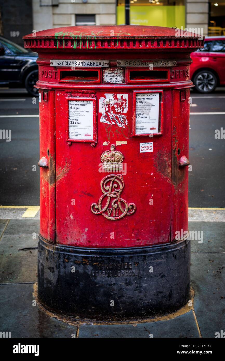 Royal Mail Postbox - two slot Royal Mail post box - vintage british post box Stock Photo