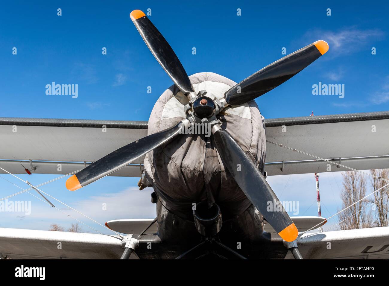 Airplane front wheels hires stock photography and images Alamy