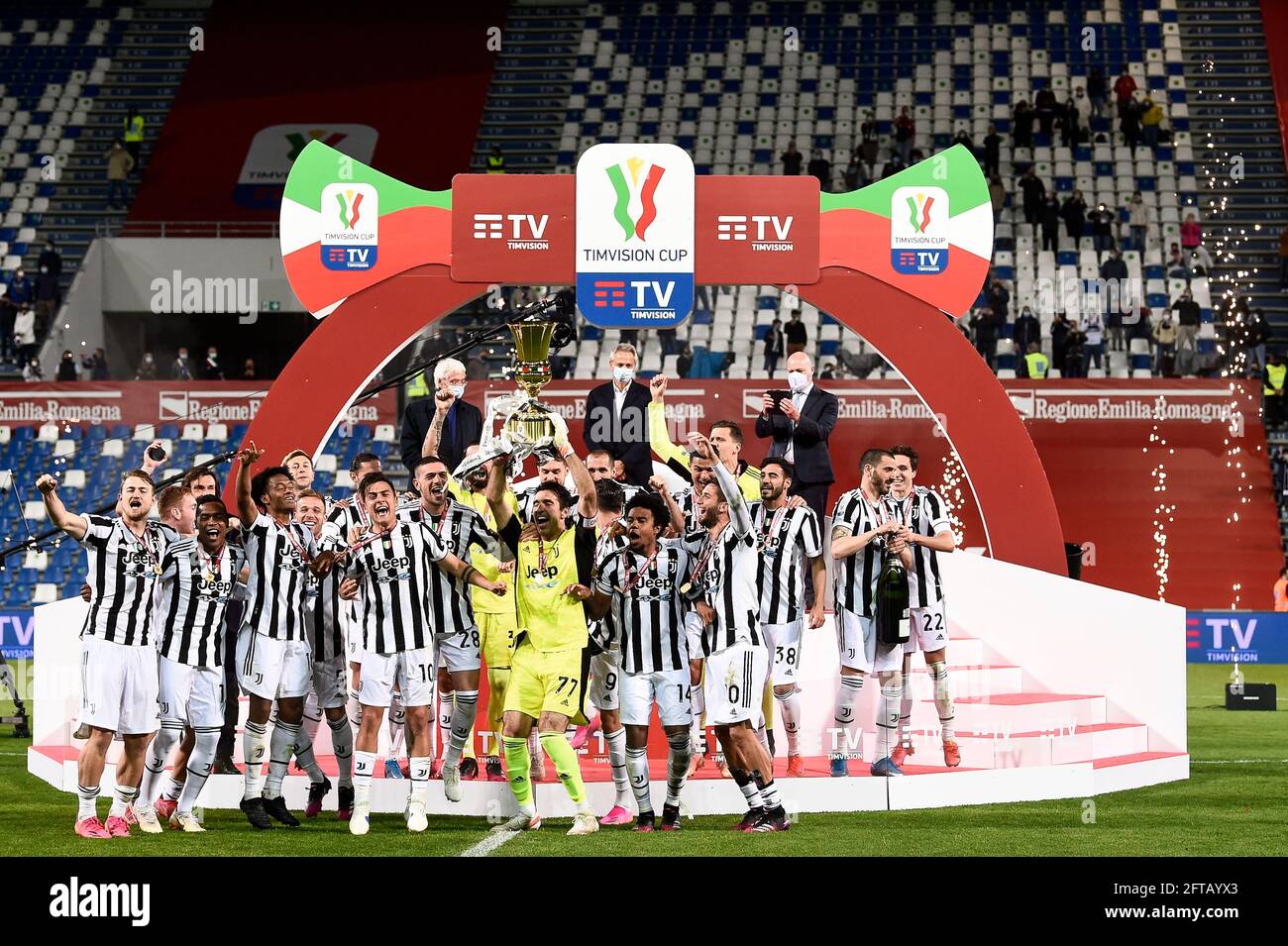 スポーツ Pro star 2000 Tevez Veron Buffon Gianluigi Buffon sets Serie A record in Juventus win over