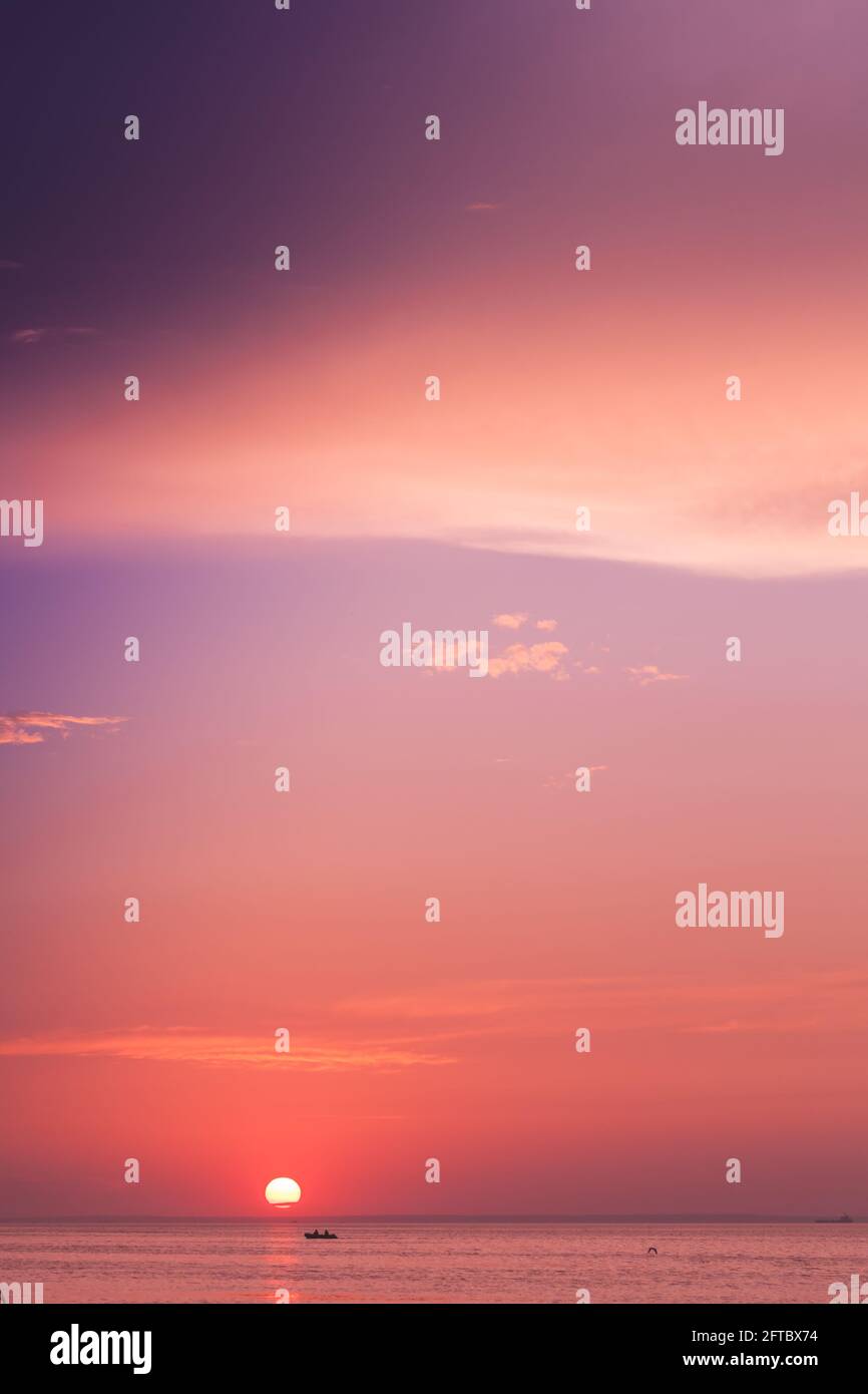 Sunset sky over sea landscape hi-res stock photography and images - Alamy