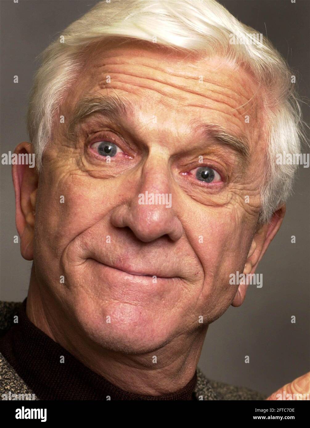 Actor Leslie Nielsen pictured after appearing on STVs lunchtime TV programme, Room At The Top in Edinburgh today. ( Monday 27/3/00 ) Stock Photo