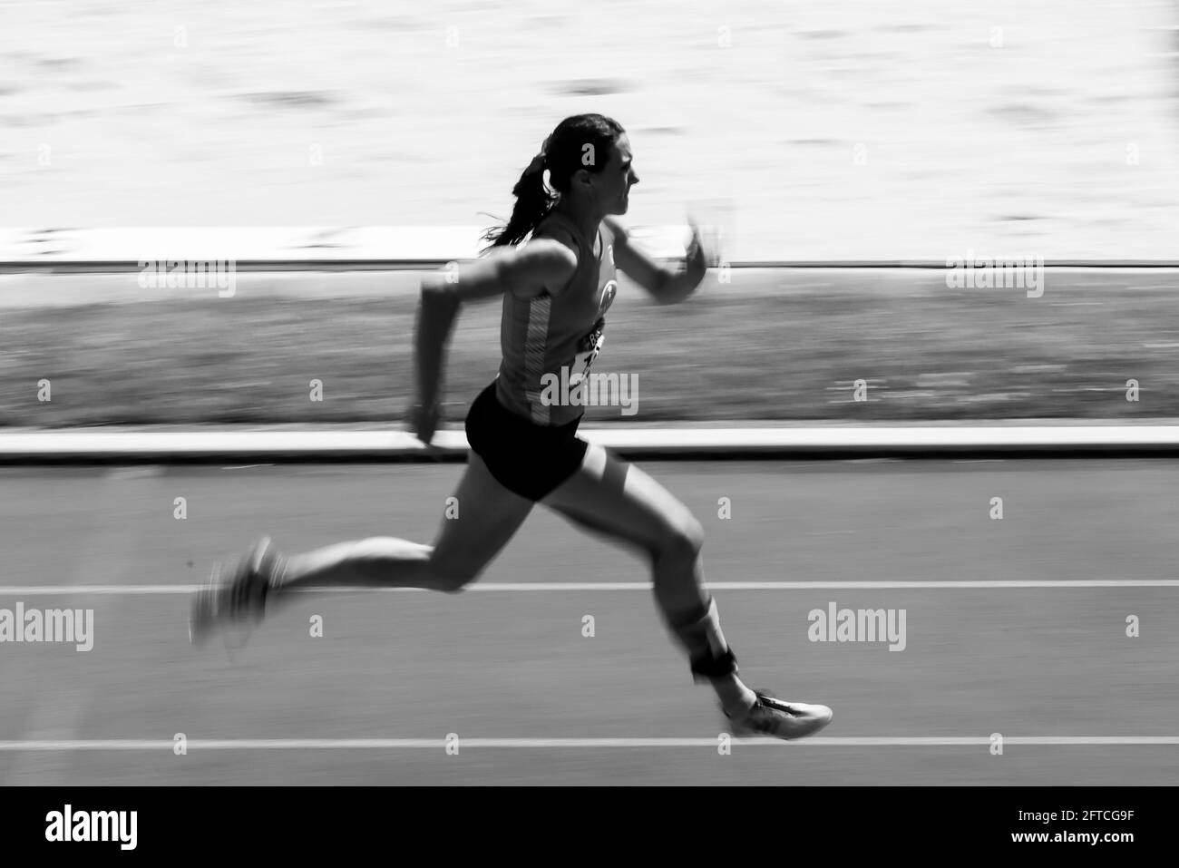 Leverkusen, Manforter Stadion 13.05.21: Irmgard Bensusan (Leverkusen) Ÿber 400m Lauf bei einer Leichtathletik Veranstaltung fŸr Behinderte und Athlete Stock Photo