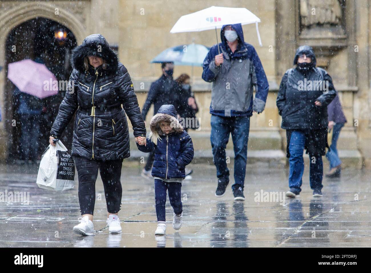 Bath, Somerset, UK. 21st May, 2021. Shoppers are pictured in Bath as heavy rain showers make their way across the UK.  Credit: Lynchpics/Alamy Live News Stock Photo