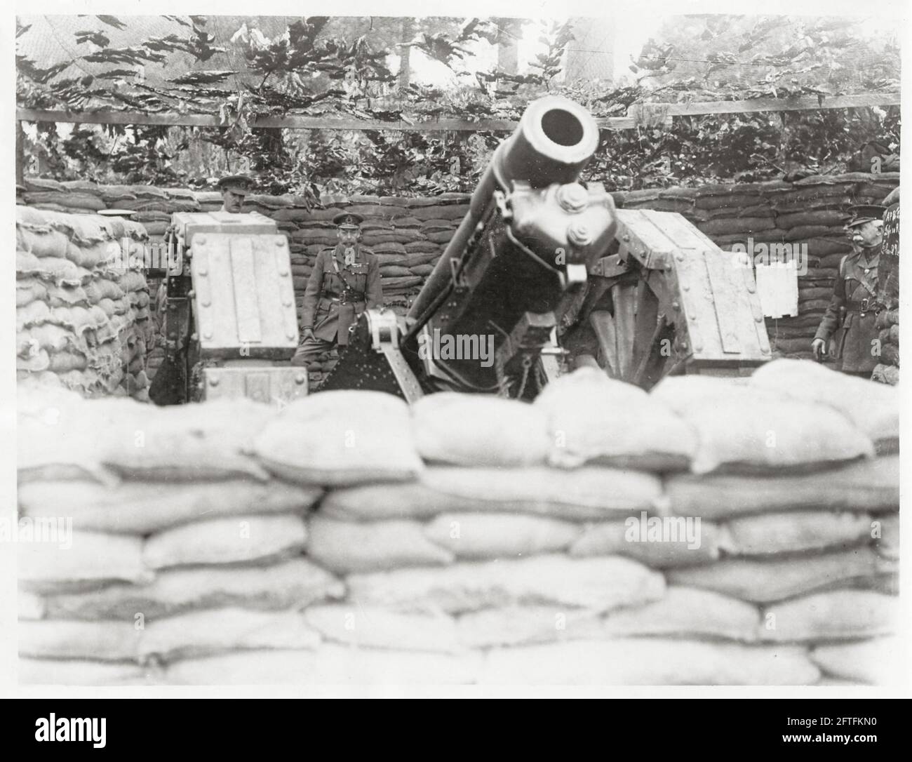 World War One, WWI, Western Front - King George V in a gun-pit, France Stock Photo