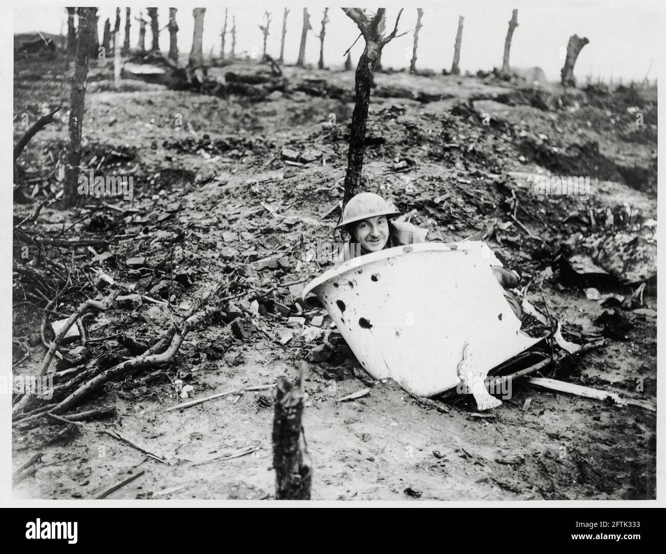 World War One, WWI, Western Front - A soldier in a German bath amidst desolation, France Stock Photo