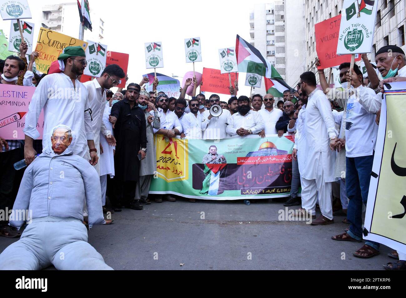 Awami tehreek protest karachi hi-res stock photography and images - Alamy