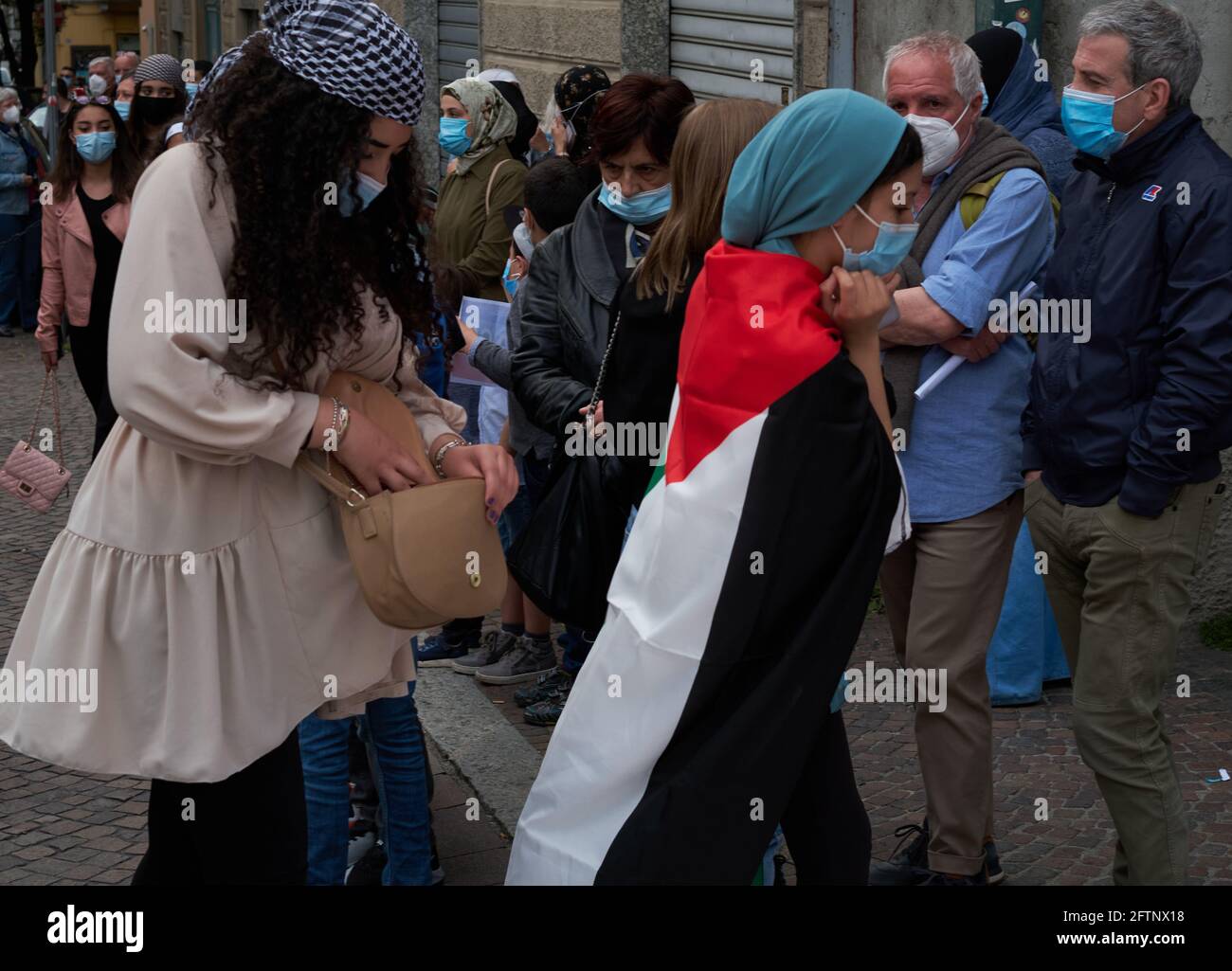 LECCO CITY - ITALY - 21 MAY 2021:Many people in square participated in  rally in support of the Palestinian people Stock Photo - Alamy, image size:1300x1025